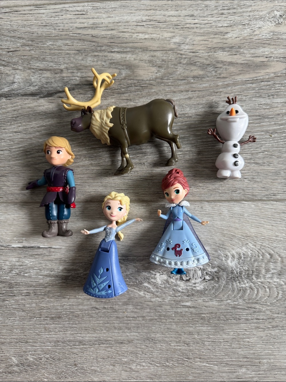 Disney Frozen Mini Character Figures Playset—Anna, Elsa, Kristoff, Sven & Olaf